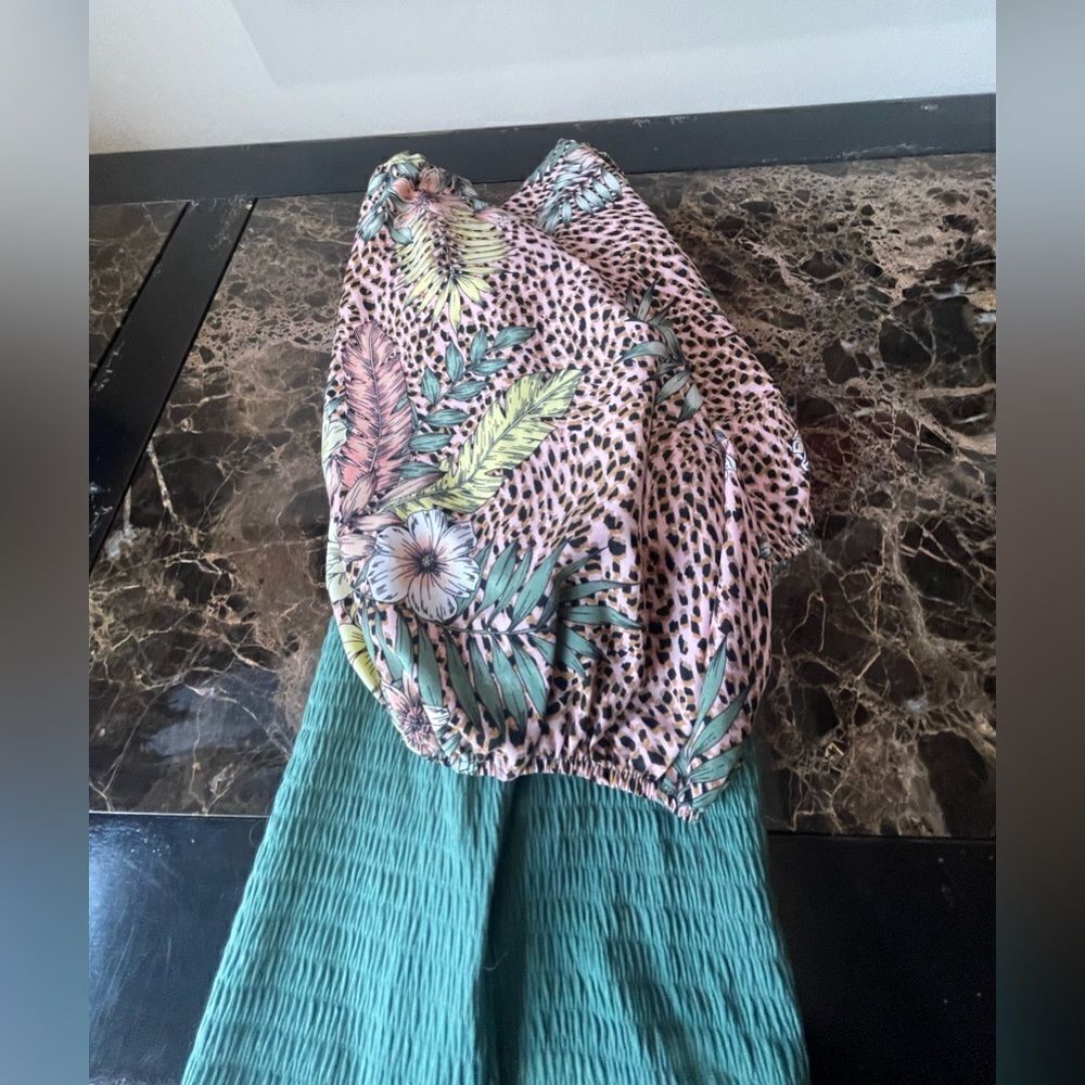PRETTY Smocked Anthropologie Romance Top! - Picture 11 of 16